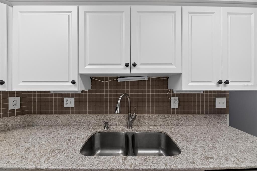 待售: $279,900 (2 贝兹, 2 浴室, 1330 平方英尺)