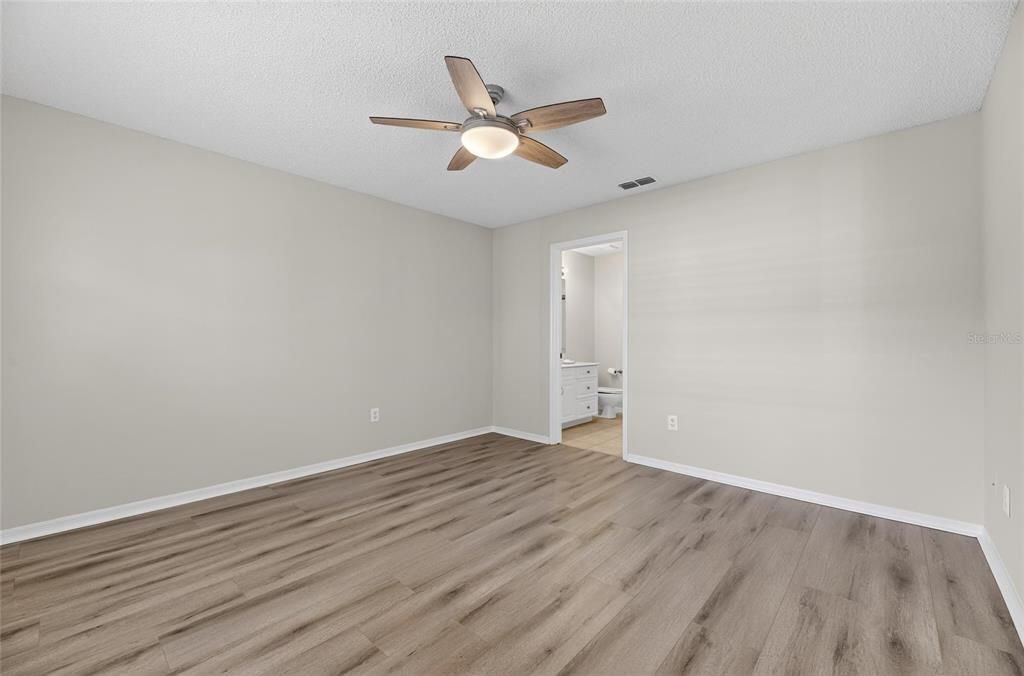 待售: $279,900 (2 贝兹, 2 浴室, 1330 平方英尺)