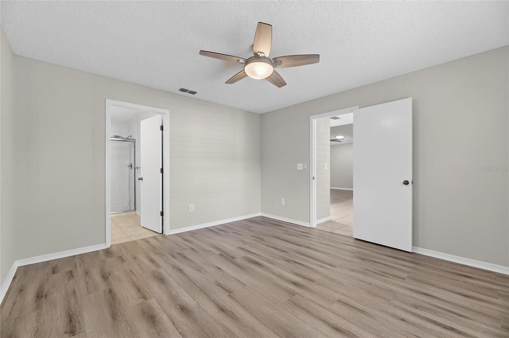 待售: $279,900 (2 贝兹, 2 浴室, 1330 平方英尺)