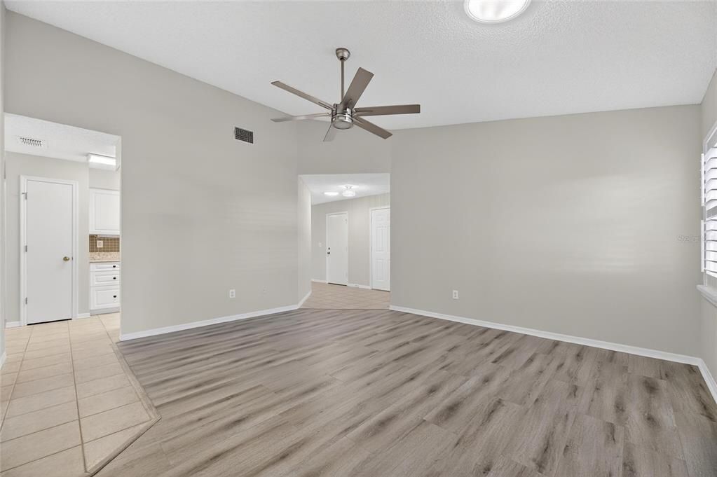 待售: $279,900 (2 贝兹, 2 浴室, 1330 平方英尺)