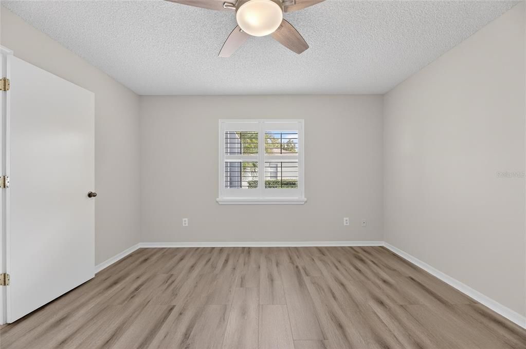 待售: $279,900 (2 贝兹, 2 浴室, 1330 平方英尺)