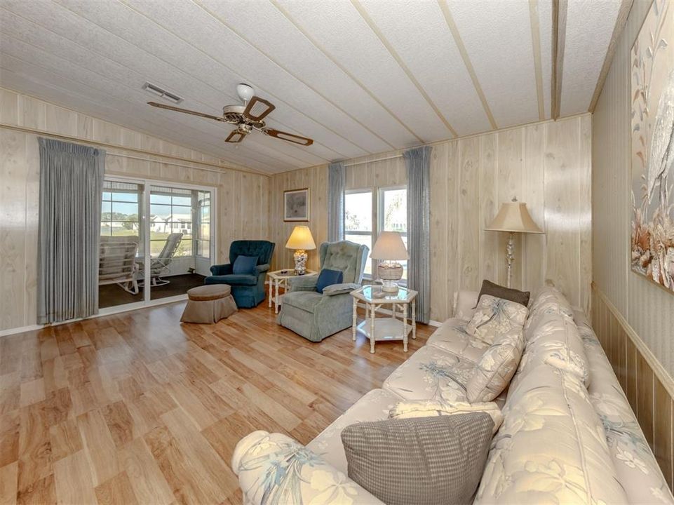 En Venta: $139,900 (2 camas, 2 baños, 1055 Pies cuadrados)