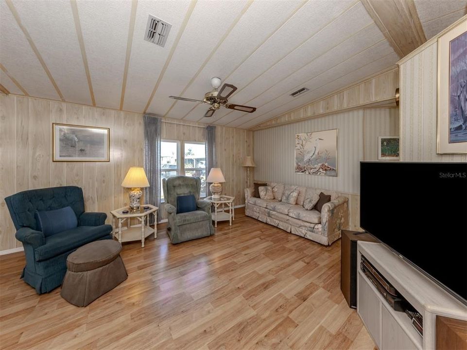 En Venta: $139,900 (2 camas, 2 baños, 1055 Pies cuadrados)