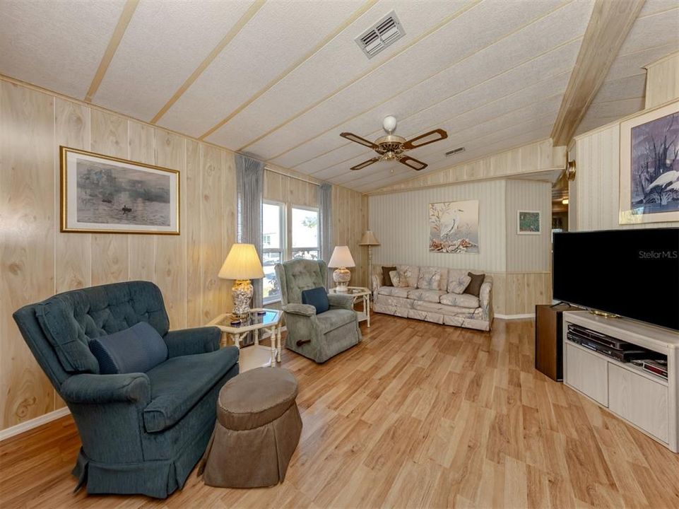 En Venta: $139,900 (2 camas, 2 baños, 1055 Pies cuadrados)