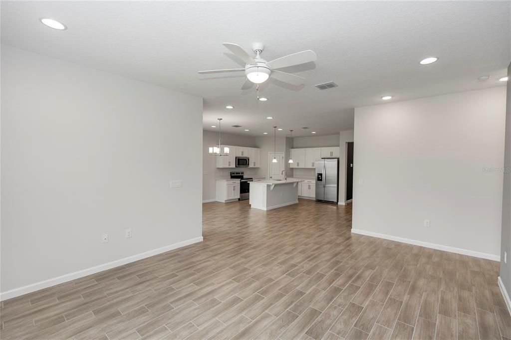 For Sale: $359,000 (4 beds, 2 baths, 1959 Square Feet)