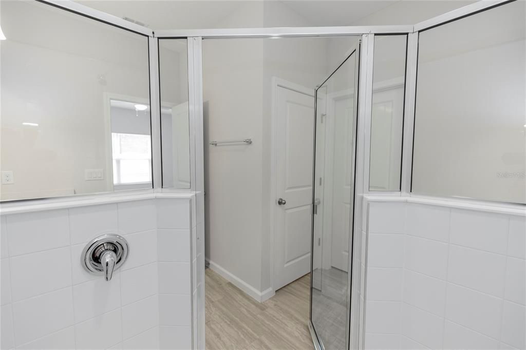 For Sale: $359,000 (4 beds, 2 baths, 1959 Square Feet)