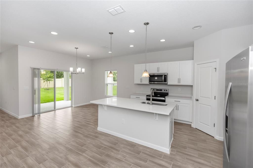 For Sale: $359,000 (4 beds, 2 baths, 1959 Square Feet)