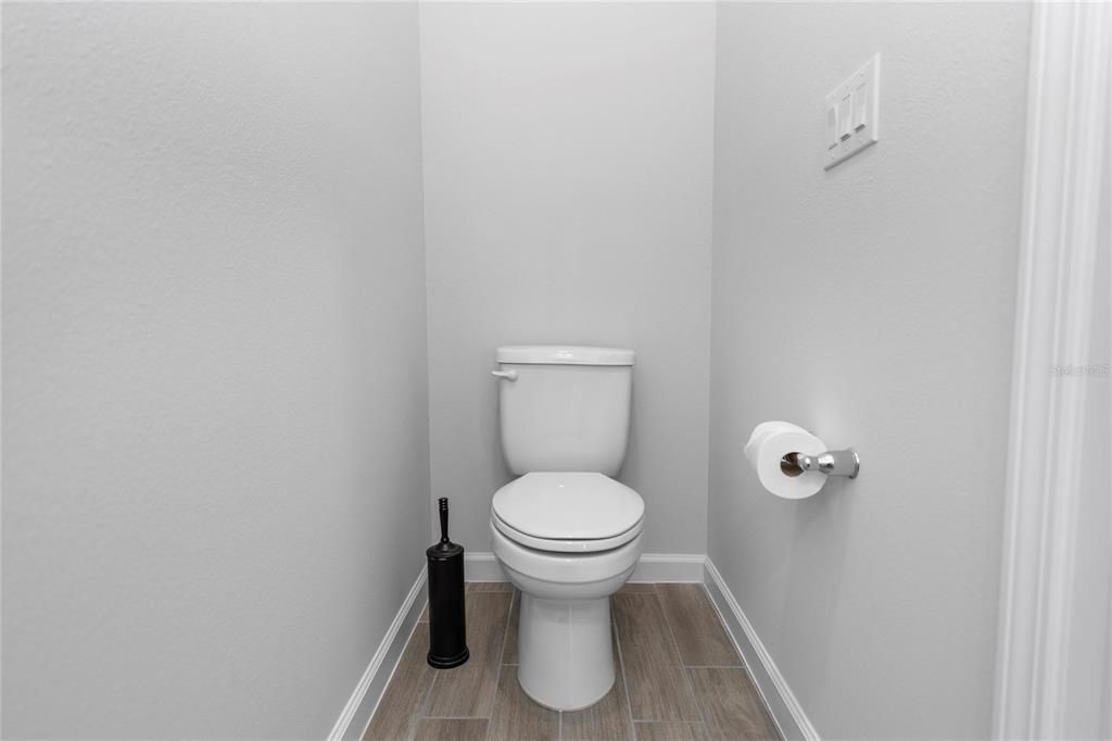 For Sale: $359,000 (4 beds, 2 baths, 1959 Square Feet)