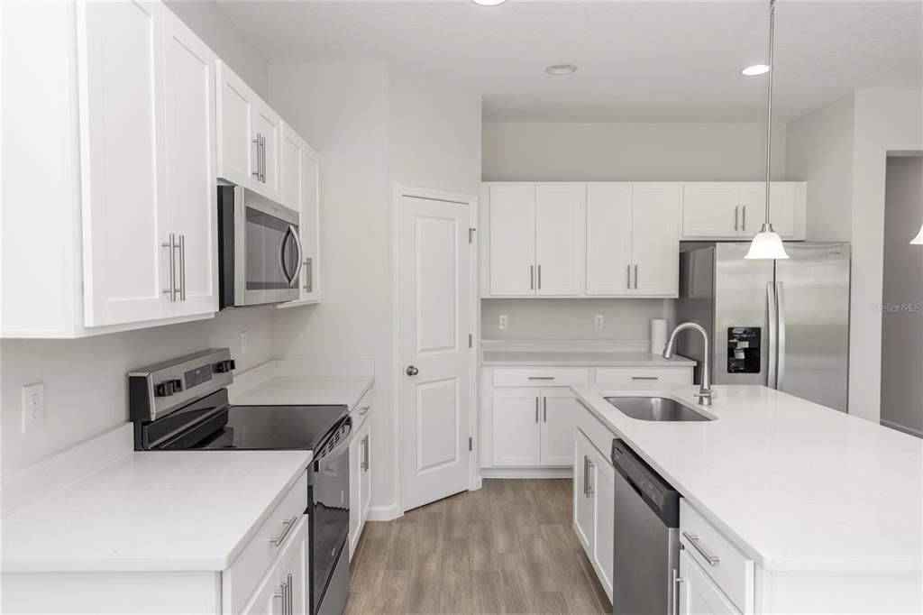 For Sale: $359,000 (4 beds, 2 baths, 1959 Square Feet)