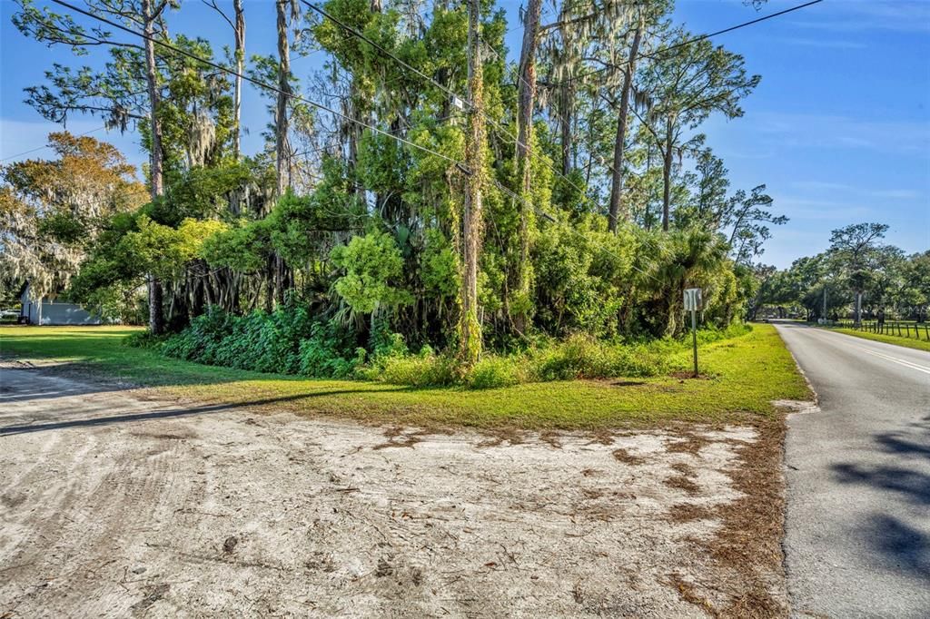 待售: $150,000 (1.56 acres)