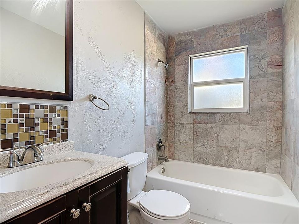 En Venta: $274,900 (3 camas, 2 baños, 1560 Pies cuadrados)