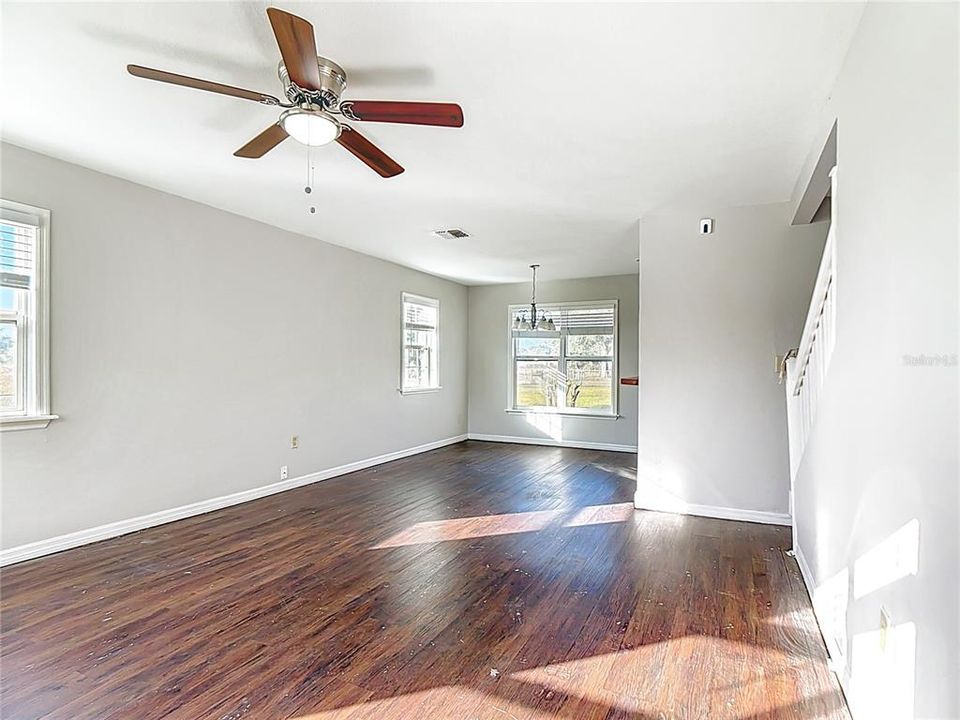 En Venta: $274,900 (3 camas, 2 baños, 1560 Pies cuadrados)