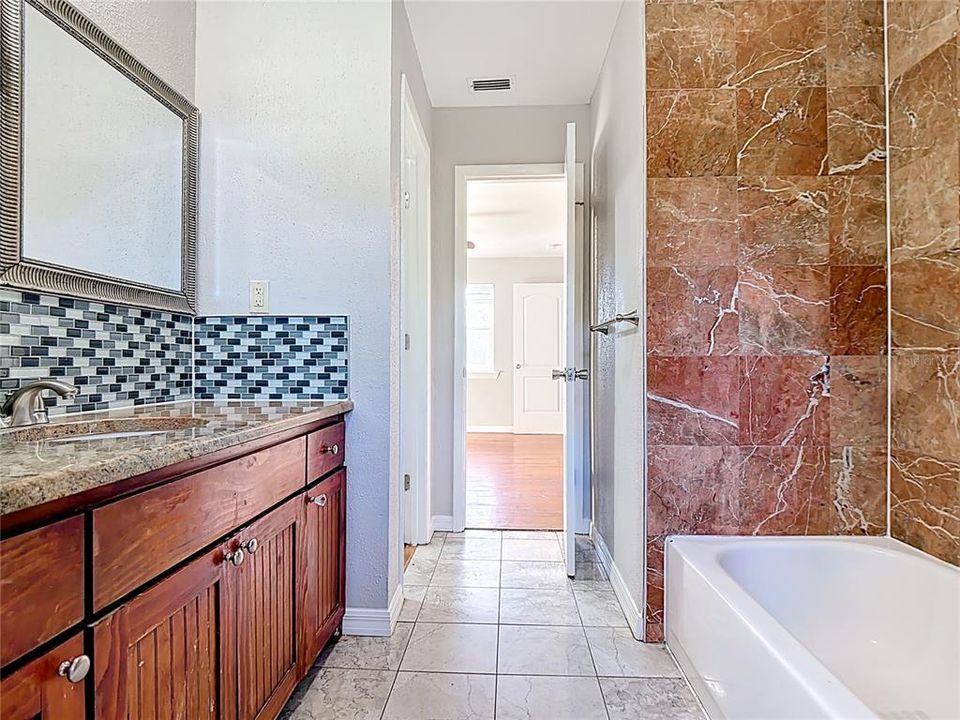 En Venta: $274,900 (3 camas, 2 baños, 1560 Pies cuadrados)