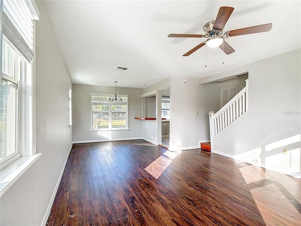 En Venta: $274,900 (3 camas, 2 baños, 1560 Pies cuadrados)