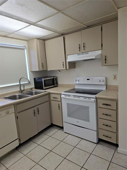 For Sale: $129,500 (2 beds, 1 baths, 760 Square Feet)