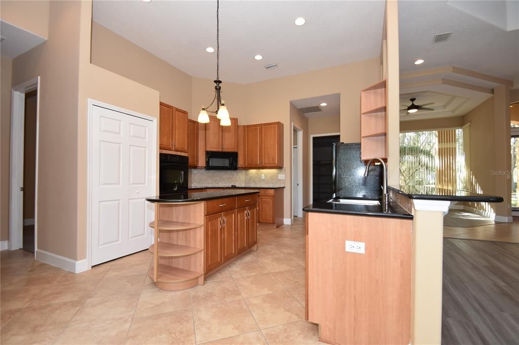 For Rent: $3,275 (3 beds, 2 baths, 2572 Square Feet)