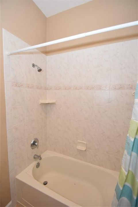 For Rent: $3,275 (3 beds, 2 baths, 2572 Square Feet)