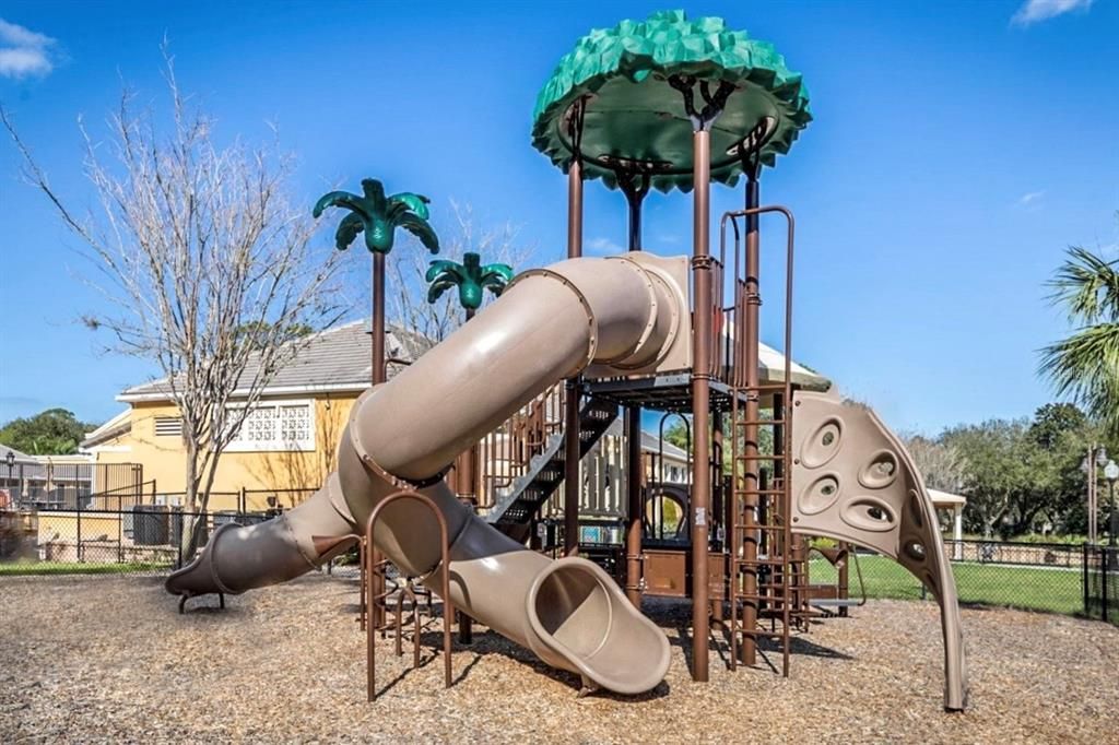 For Rent: $3,275 (3 beds, 2 baths, 2572 Square Feet)