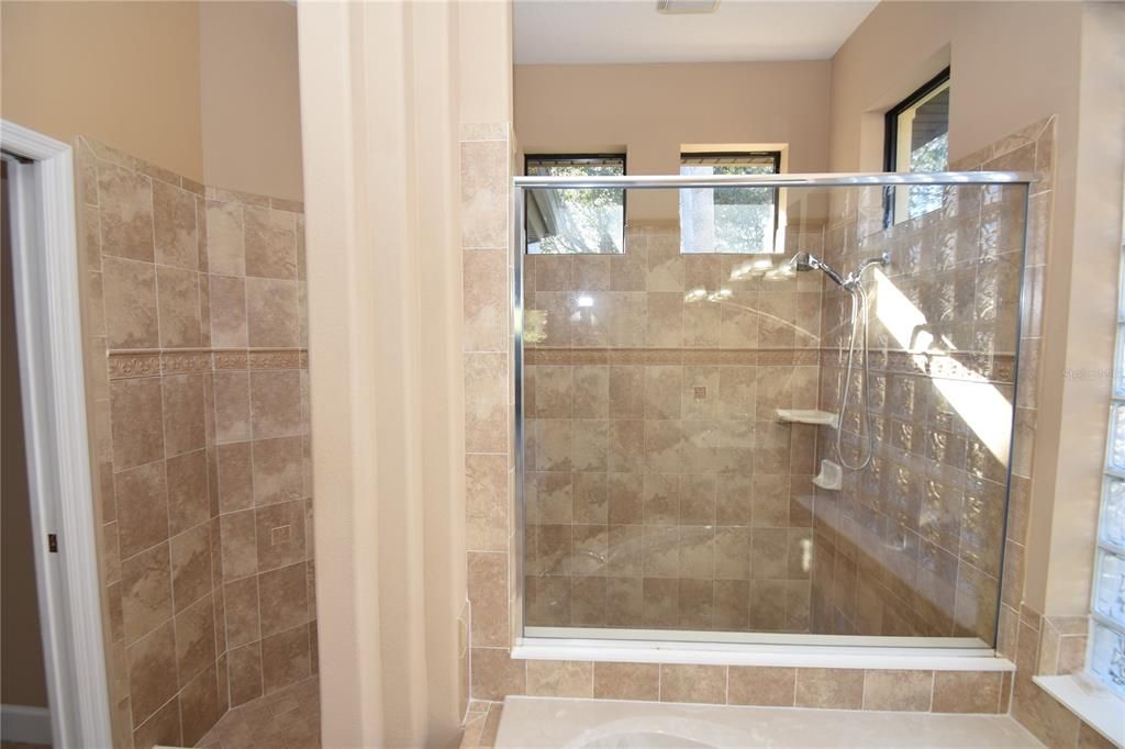 For Rent: $3,275 (3 beds, 2 baths, 2572 Square Feet)