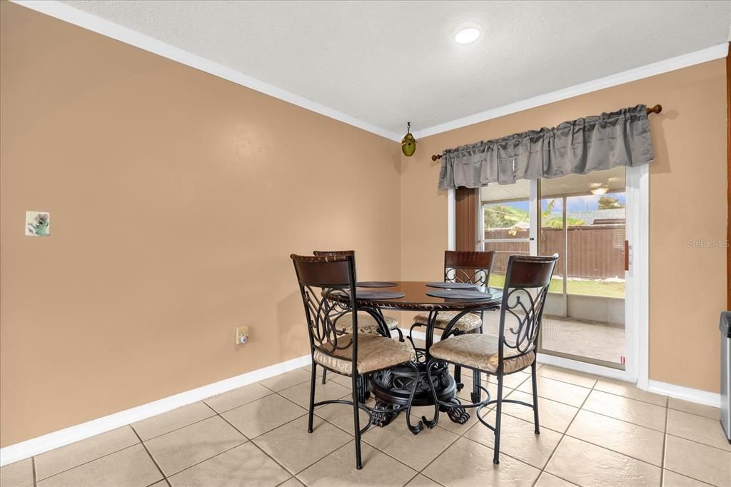 На продажу: $320,000 (3 спален, 2 ванн, 1192 Квадратных фут)