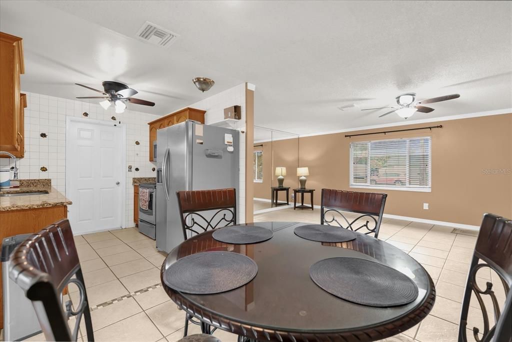 На продажу: $320,000 (3 спален, 2 ванн, 1192 Квадратных фут)