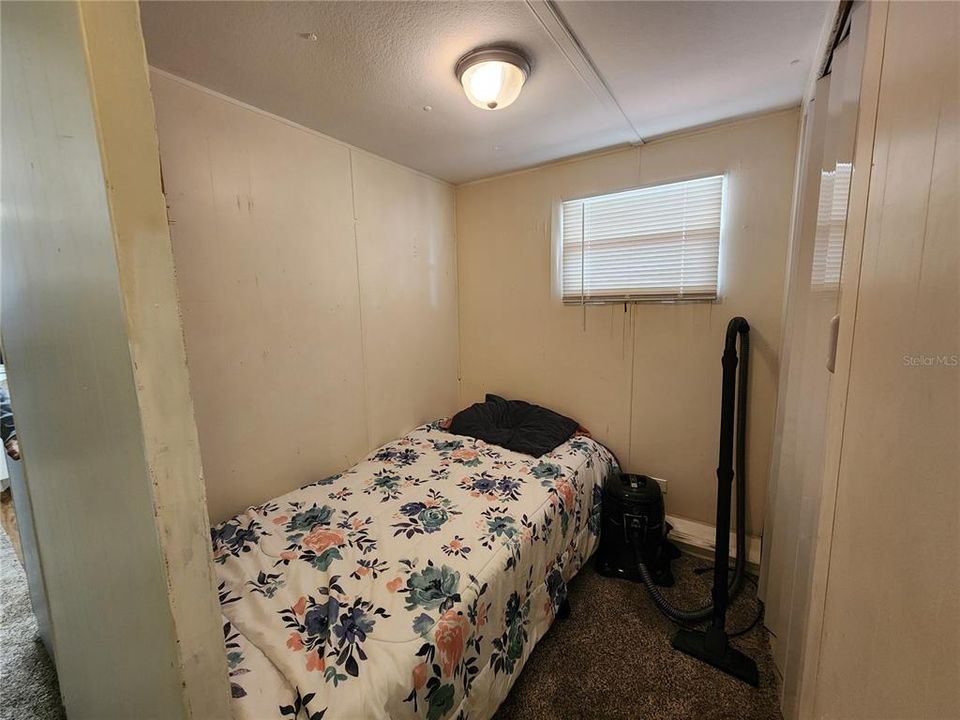 For Sale: $210,000 (3 beds, 2 baths, 1300 Square Feet)