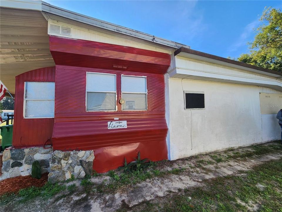 For Sale: $210,000 (3 beds, 2 baths, 1300 Square Feet)