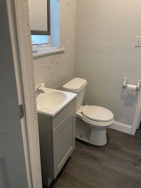 待售: $175,000 (2 贝兹, 1 浴室, 656 平方英尺)