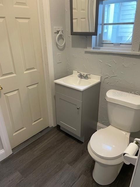 待售: $175,000 (2 贝兹, 1 浴室, 656 平方英尺)