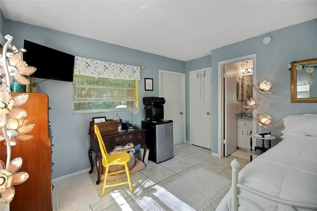 待售: $239,900 (3 贝兹, 2 浴室, 1169 平方英尺)