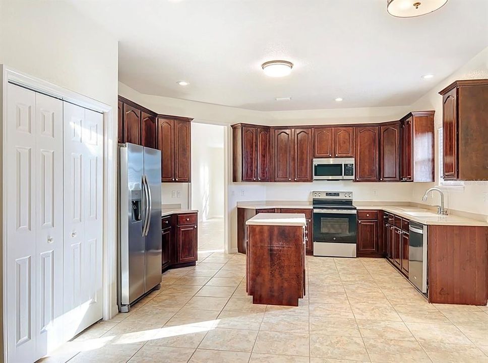 В аренду: $3,300 (4 спален, 2 ванн, 2102 Квадратных фут)