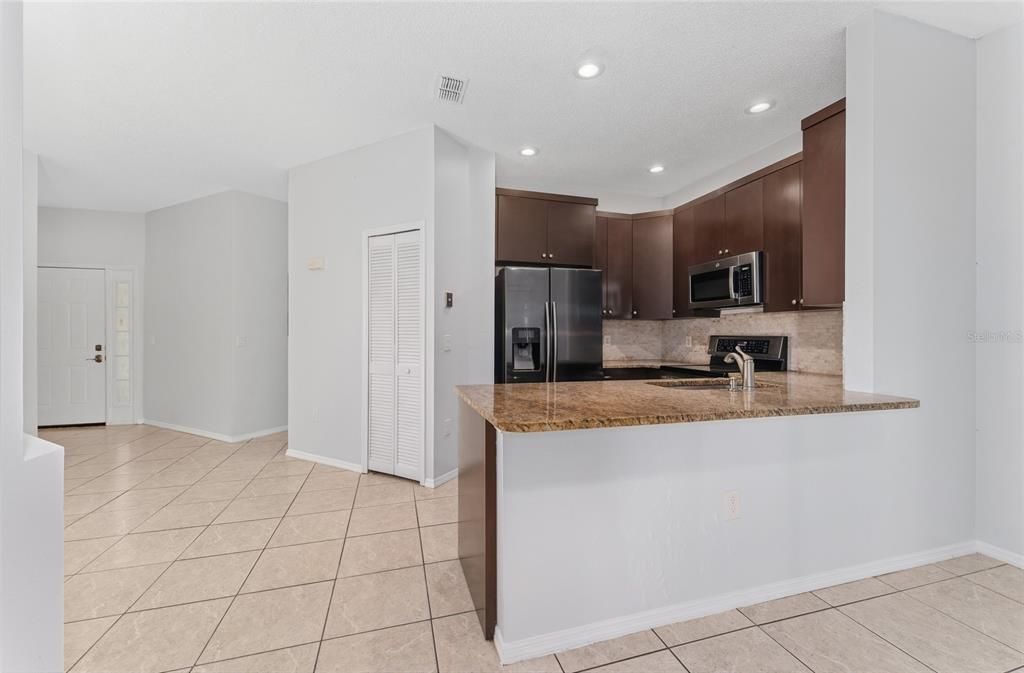 For Rent: $2,000 (3 beds, 2 baths, 1138 Square Feet)