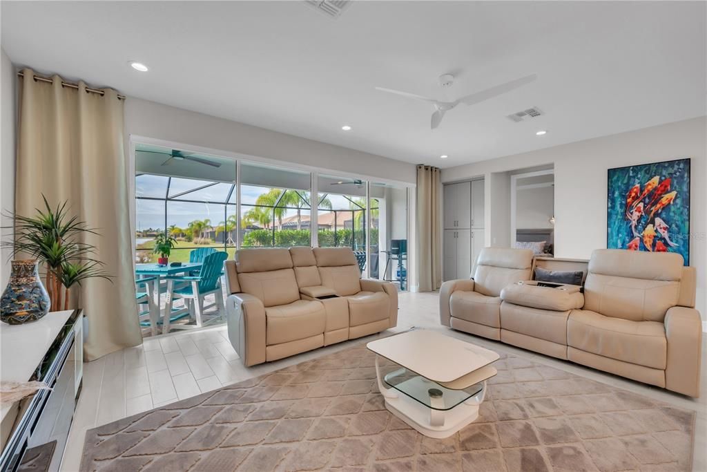 En Venta: $565,000 (2 camas, 2 baños, 1710 Pies cuadrados)