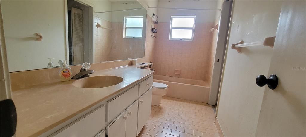 待售: $295,000 (3 贝兹, 2 浴室, 1817 平方英尺)