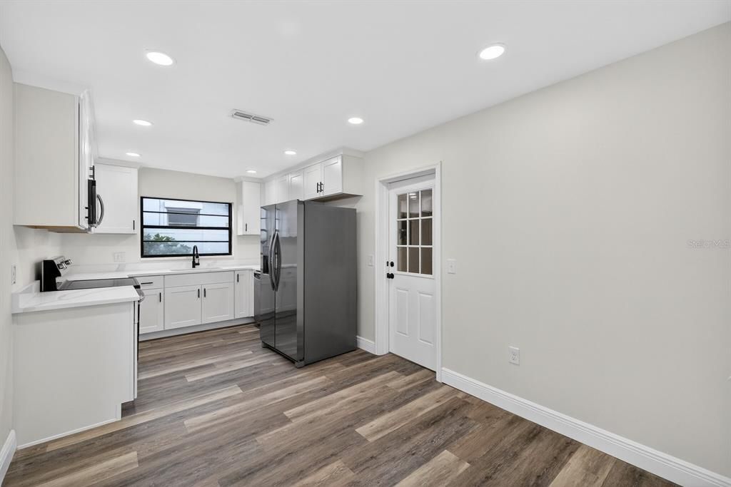 На продажу: $329,900 (3 спален, 2 ванн, 1344 Квадратных фут)