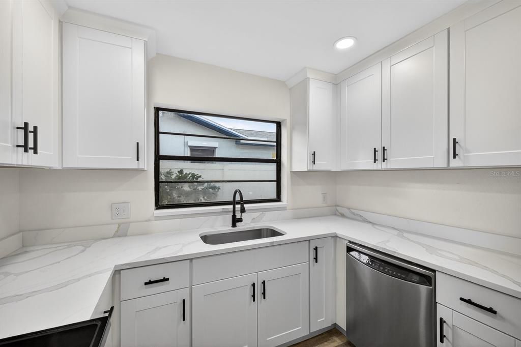 На продажу: $329,900 (3 спален, 2 ванн, 1344 Квадратных фут)