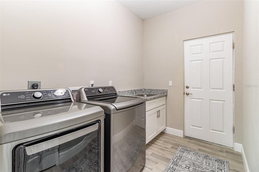 For Sale: $385,000 (3 beds, 2 baths, 1688 Square Feet)