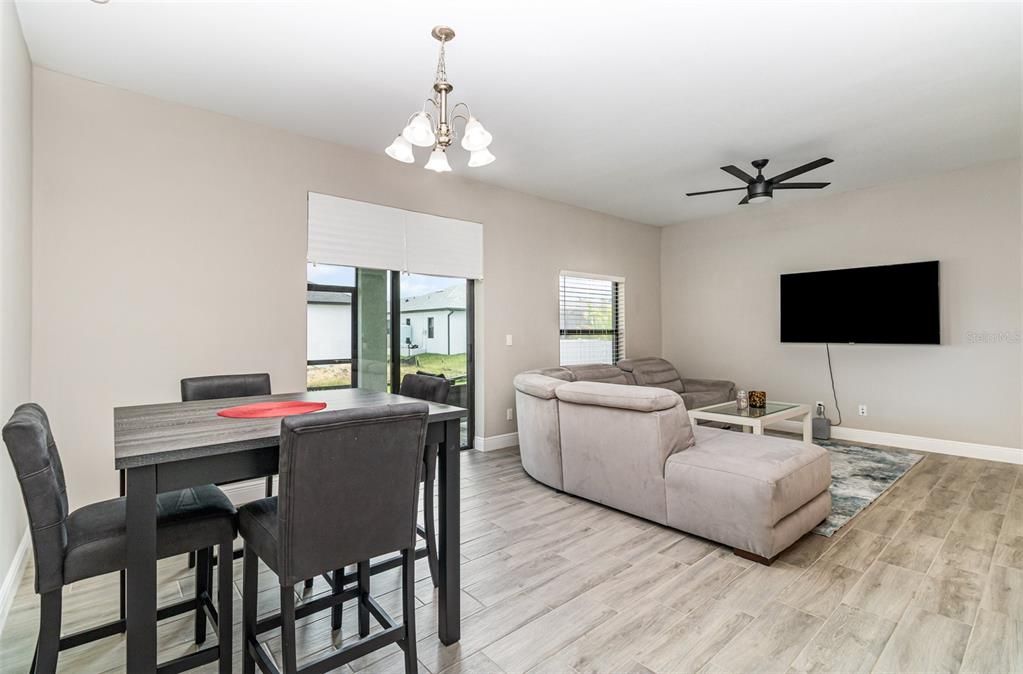 For Sale: $385,000 (3 beds, 2 baths, 1688 Square Feet)