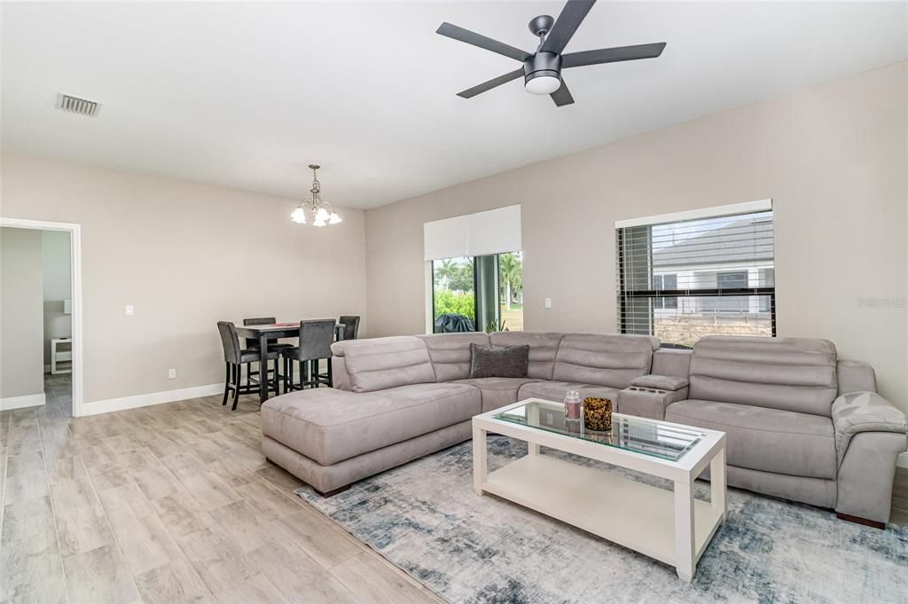 For Sale: $385,000 (3 beds, 2 baths, 1688 Square Feet)