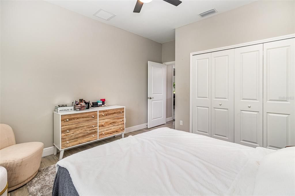 For Sale: $385,000 (3 beds, 2 baths, 1688 Square Feet)