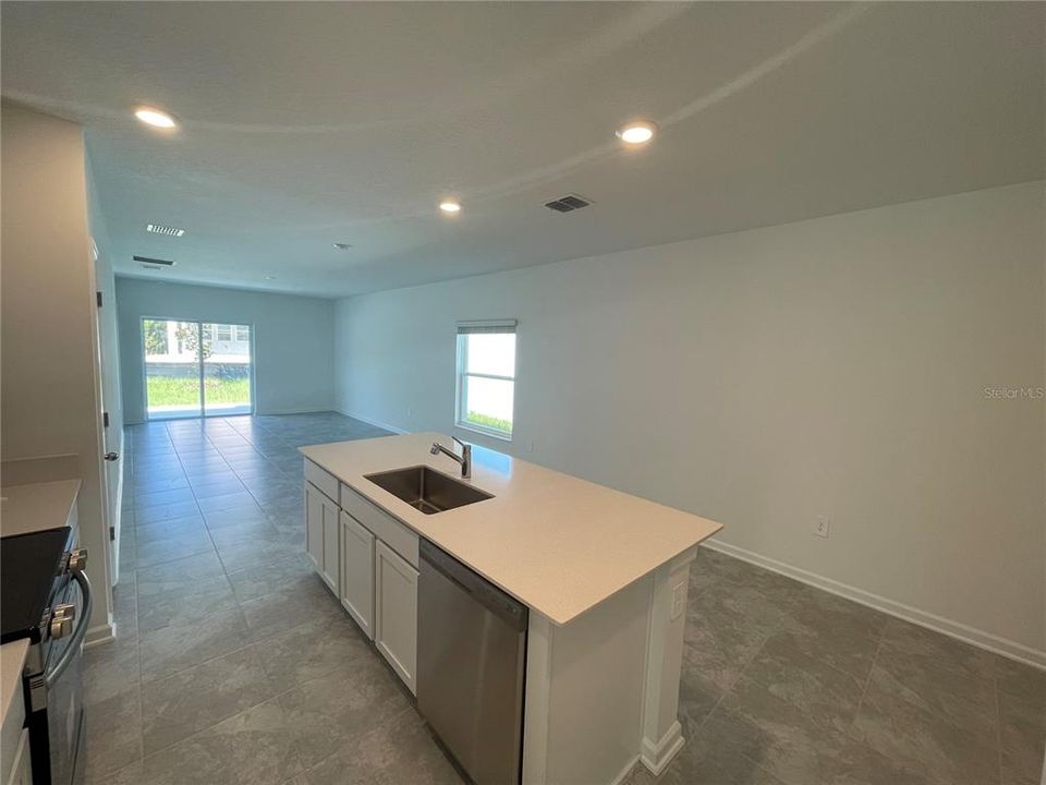 В аренду: $2,250 (3 спален, 2 ванн, 1432 Квадратных фут)