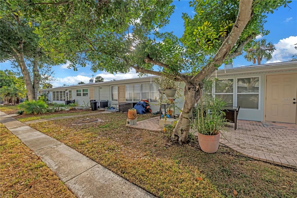 For Sale: $180,000 (2 beds, 1 baths, 805 Square Feet)