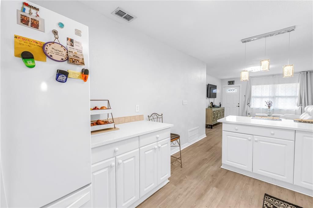 For Sale: $180,000 (2 beds, 1 baths, 805 Square Feet)