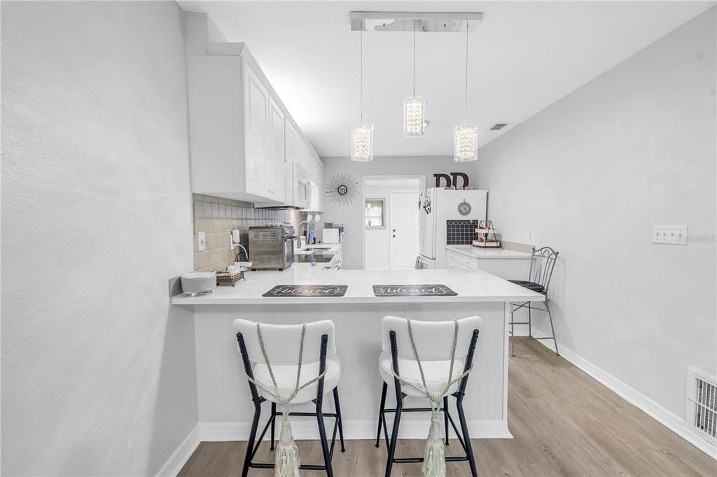 For Sale: $180,000 (2 beds, 1 baths, 805 Square Feet)