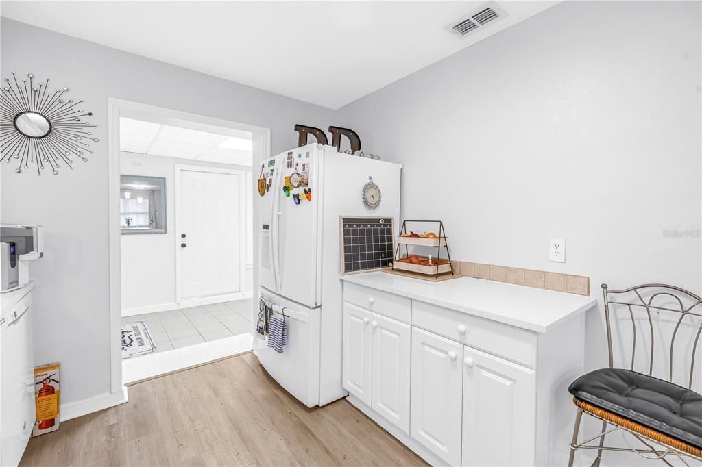 For Sale: $180,000 (2 beds, 1 baths, 805 Square Feet)