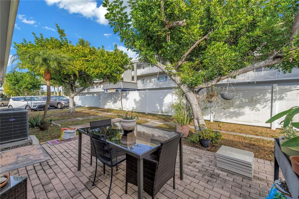 For Sale: $180,000 (2 beds, 1 baths, 805 Square Feet)