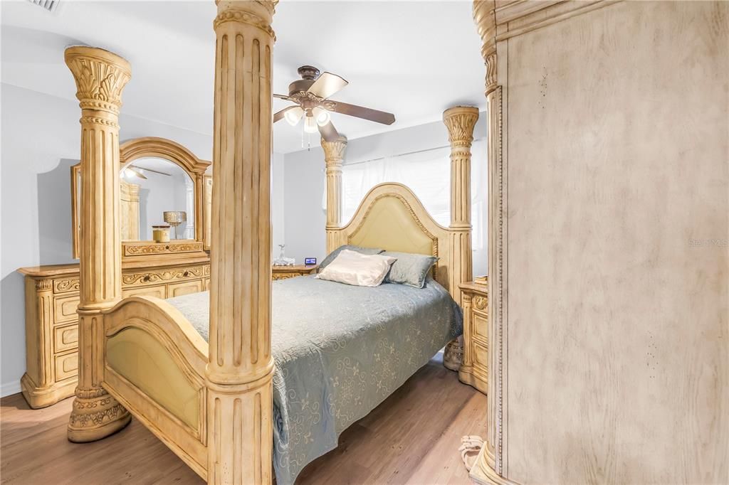 For Sale: $180,000 (2 beds, 1 baths, 805 Square Feet)