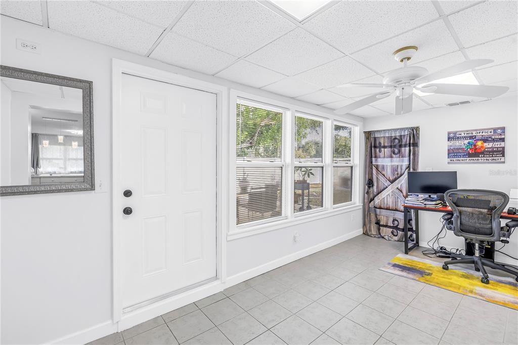 For Sale: $180,000 (2 beds, 1 baths, 805 Square Feet)