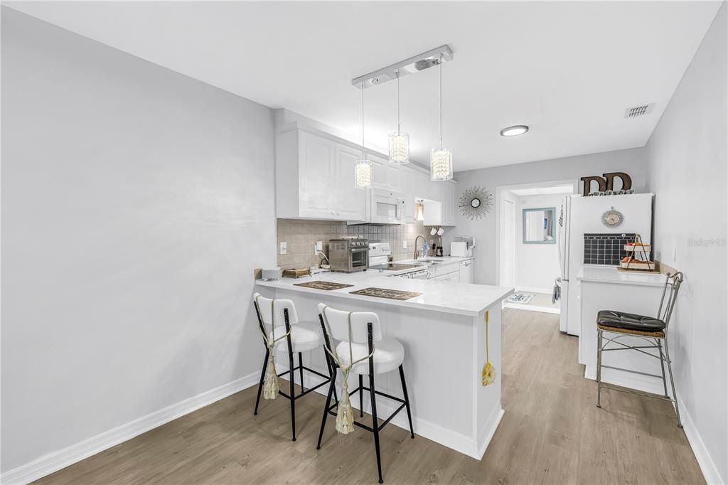 For Sale: $180,000 (2 beds, 1 baths, 805 Square Feet)