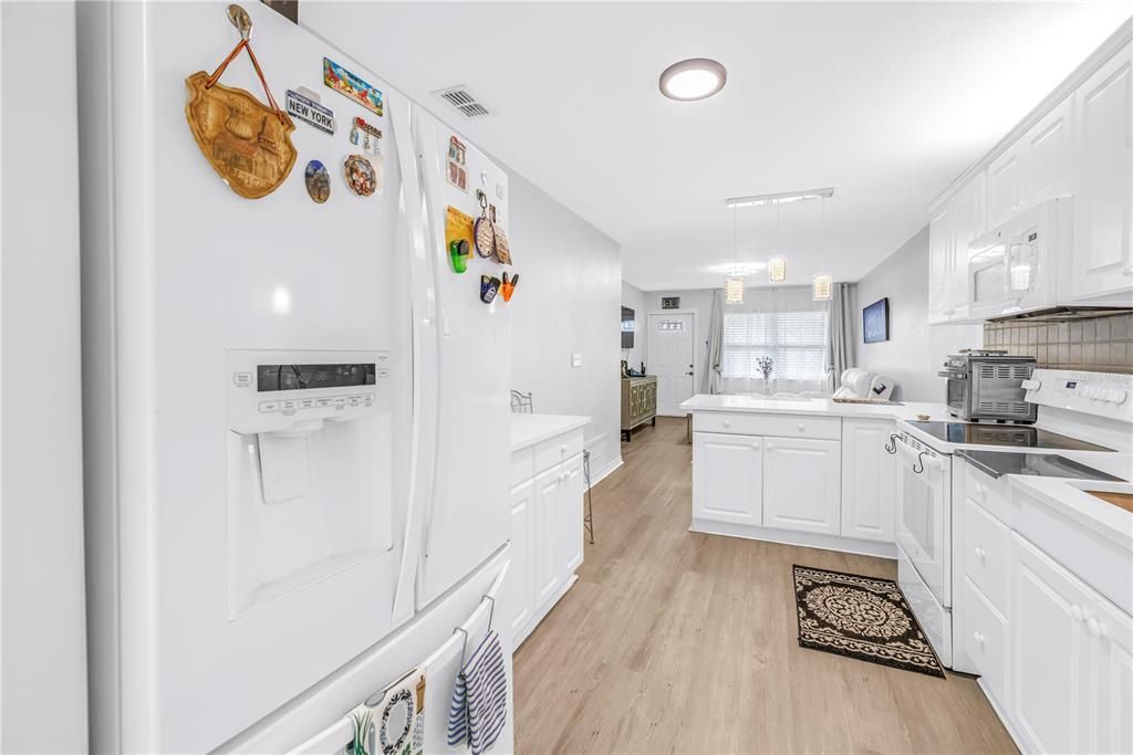 For Sale: $180,000 (2 beds, 1 baths, 805 Square Feet)